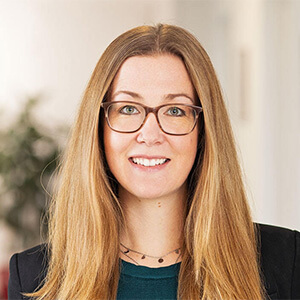 Auf dem Bild sieht man Elisa Winter, die in die Kamera lächelt.